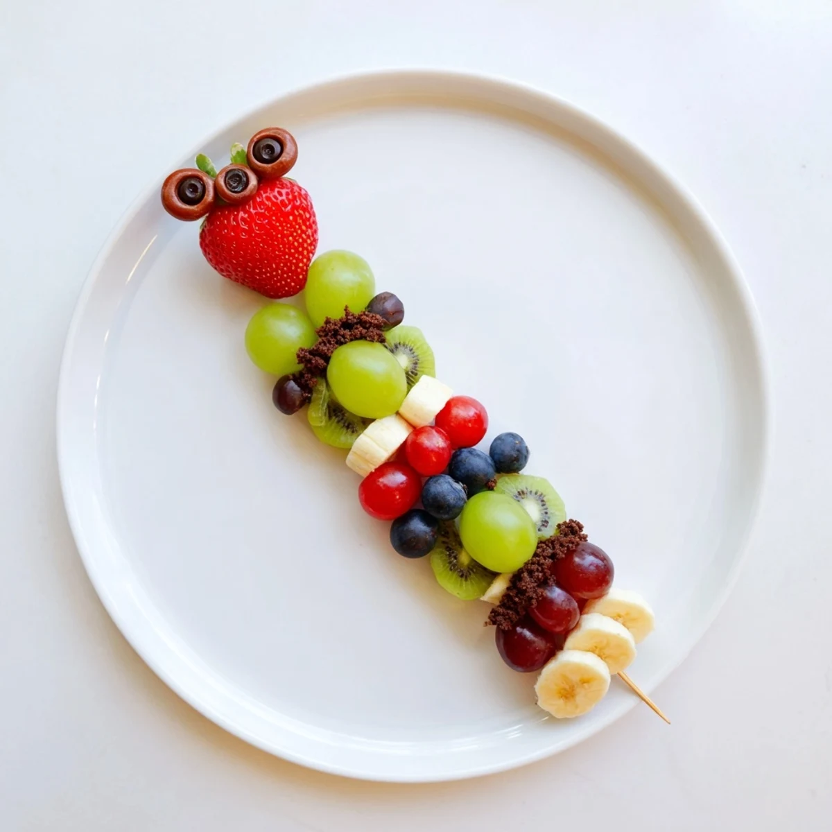 Fruchtspieß mit Raupenform