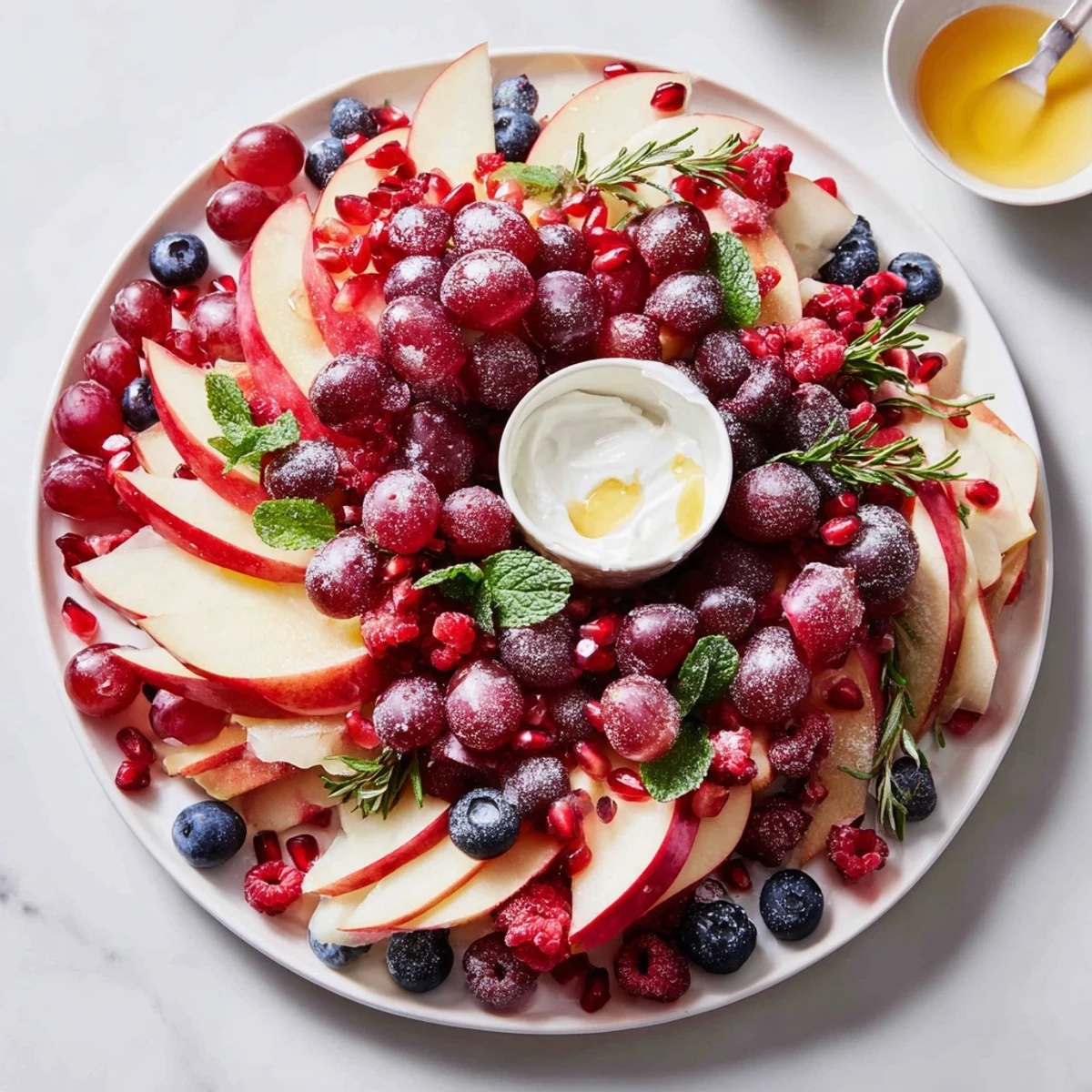 Winter Beerenkranz Fruit Board