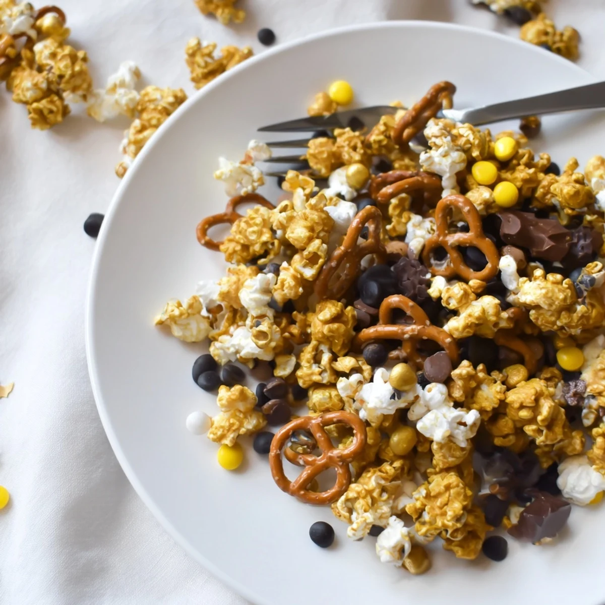 Golden sprinkles and dark chocolate shimmer on this tasty Gold and Black Midnight Snack Mix.