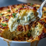 2. Traditioneller Shepherds Pie neu interpretiert mit magerem Putenfleisch, frischen Kräutern und einer gesunden Blumenkohl-Kartoffel-Decke.